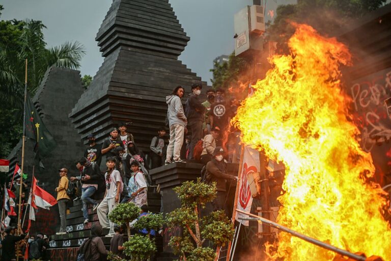 Индонезија - протести - pogled360.net